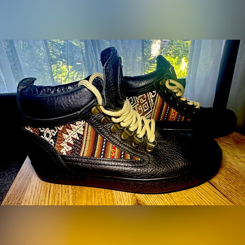 BLACK BARRACUDA CAMPING BOOT size 6